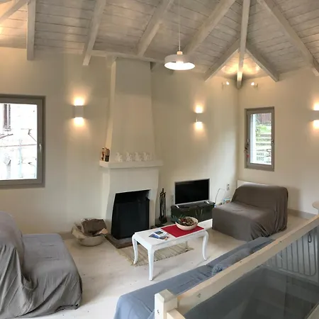 Footpath House / ολόκληρο σπίτι στο μεγάλο χωριό