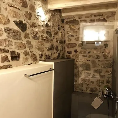 Villa Footpath House / ολόκληρο σπίτι στο μεγάλο χωριό